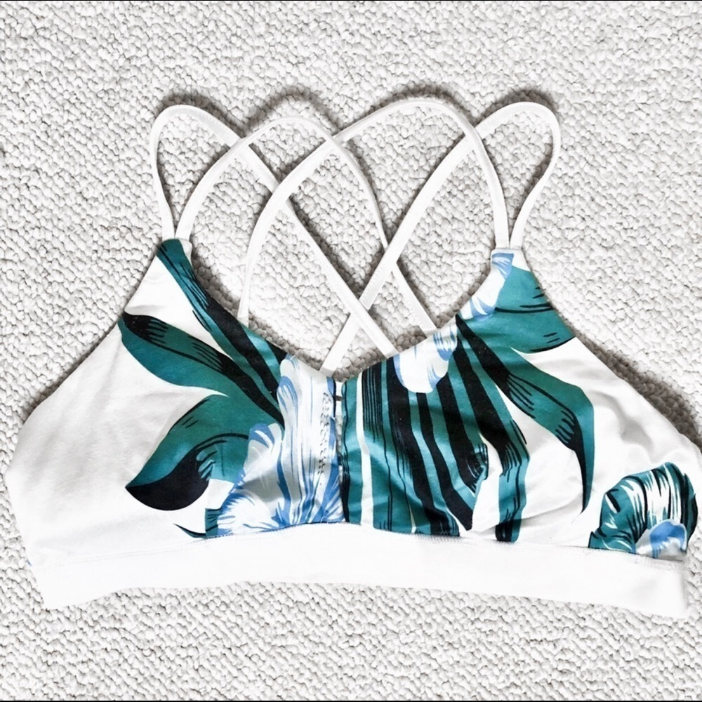 3/$25 🍄 SHEIN Tropical Sports Bra with palm fronds Size Large.